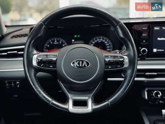 Серый Киа K5, объемом двигателя 2 л и пробегом 152 тыс. км за 19999 $, фото 23 на Automoto.ua