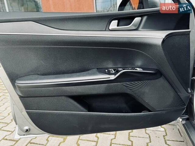 Серый Киа K5, объемом двигателя 2 л и пробегом 152 тыс. км за 19999 $, фото 17 на Automoto.ua