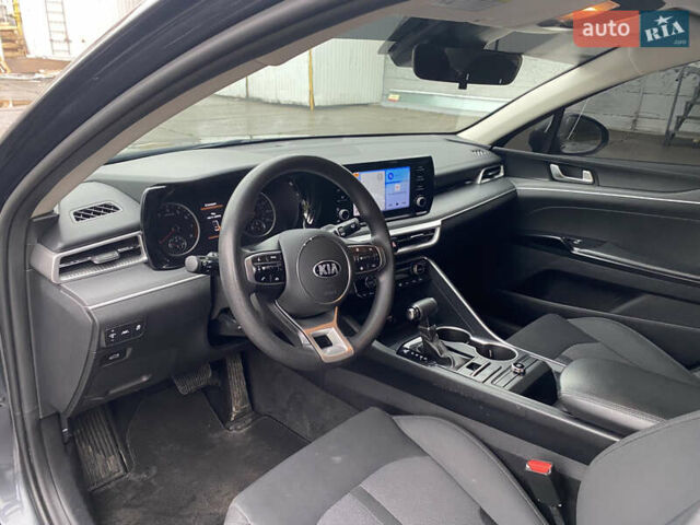 Серый Киа K5, объемом двигателя 1.6 л и пробегом 140 тыс. км за 20500 $, фото 27 на Automoto.ua