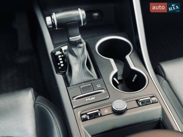 Серый Киа K5, объемом двигателя 2 л и пробегом 152 тыс. км за 19999 $, фото 31 на Automoto.ua