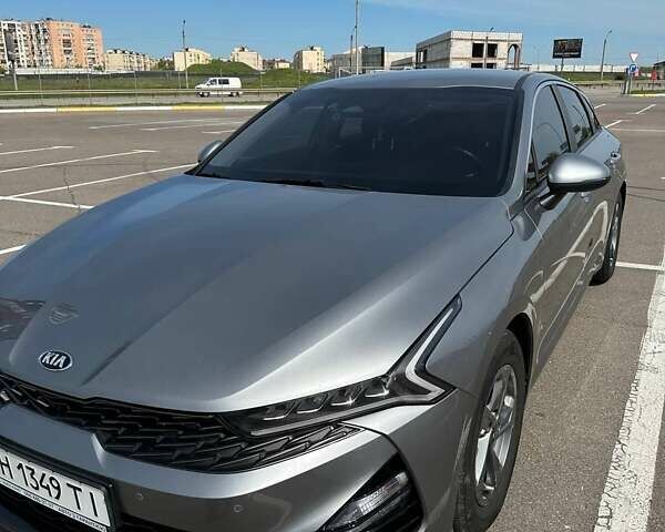 Сірий Кіа K5, об'ємом двигуна 2 л та пробігом 145 тис. км за 22300 $, фото 1 на Automoto.ua