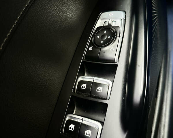 Сірий Кіа K5, об'ємом двигуна 2 л та пробігом 180 тис. км за 21200 $, фото 19 на Automoto.ua