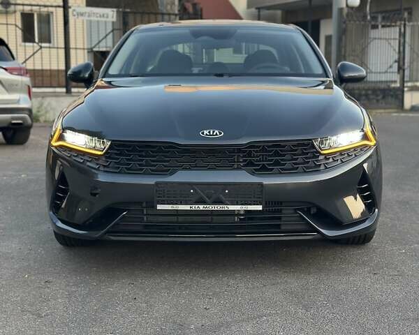 Серый Киа K5, объемом двигателя 1.6 л и пробегом 76 тыс. км за 21500 $, фото 2 на Automoto.ua