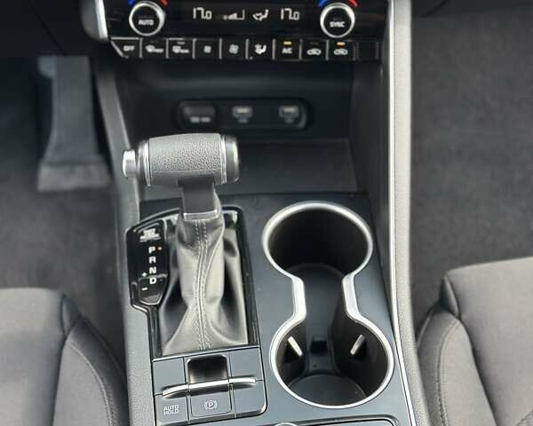 Серый Киа K5, объемом двигателя 1.6 л и пробегом 76 тыс. км за 21500 $, фото 38 на Automoto.ua
