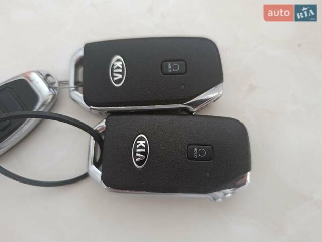 Серый Киа K5, объемом двигателя 2 л и пробегом 193 тыс. км за 20800 $, фото 23 на Automoto.ua