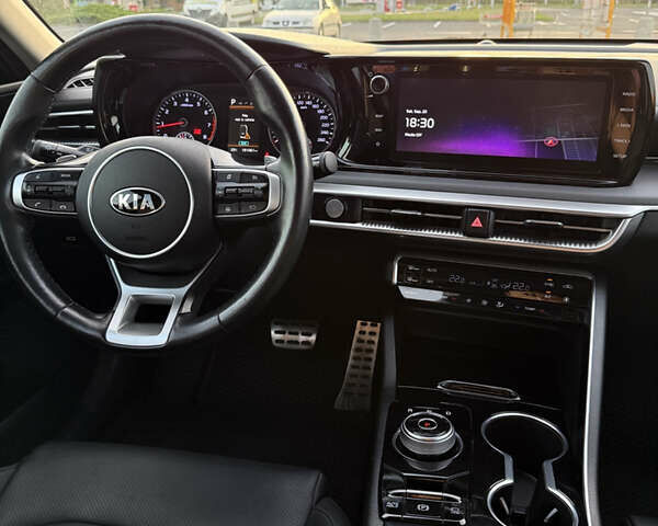 Серый Киа K5, объемом двигателя 2 л и пробегом 192 тыс. км за 19900 $, фото 16 на Automoto.ua