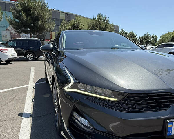 Сірий Кіа K5, об'ємом двигуна 2 л та пробігом 180 тис. км за 21200 $, фото 1 на Automoto.ua