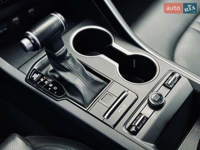 Серый Киа K5, объемом двигателя 2 л и пробегом 152 тыс. км за 19999 $, фото 33 на Automoto.ua