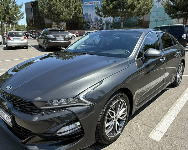 Сірий Кіа K5, об'ємом двигуна 2 л та пробігом 180 тис. км за 21200 $, фото 4 на Automoto.ua