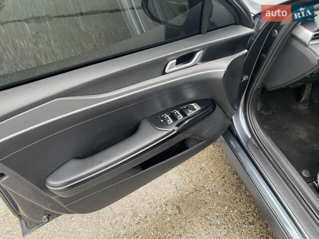 Серый Киа K5, объемом двигателя 1.6 л и пробегом 140 тыс. км за 20500 $, фото 23 на Automoto.ua