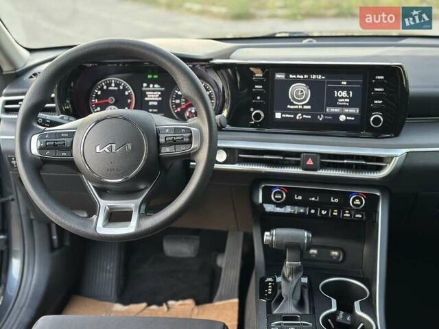 Серый Киа K5, объемом двигателя 1.6 л и пробегом 76 тыс. км за 21500 $, фото 12 на Automoto.ua