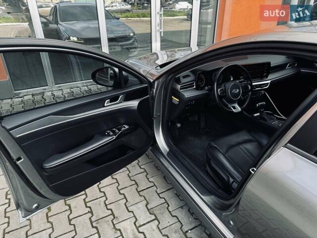 Серый Киа K5, объемом двигателя 2 л и пробегом 152 тыс. км за 21200 $, фото 16 на Automoto.ua