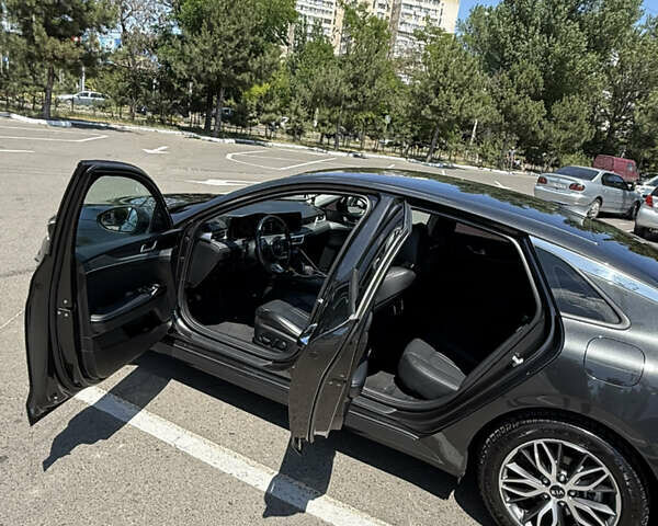 Сірий Кіа K5, об'ємом двигуна 2 л та пробігом 180 тис. км за 21200 $, фото 10 на Automoto.ua