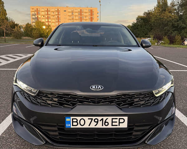 Серый Киа K5, объемом двигателя 2 л и пробегом 192 тыс. км за 19900 $, фото 5 на Automoto.ua