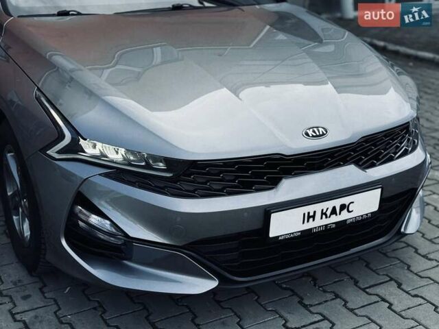 Серый Киа K5, объемом двигателя 2 л и пробегом 152 тыс. км за 19999 $, фото 6 на Automoto.ua