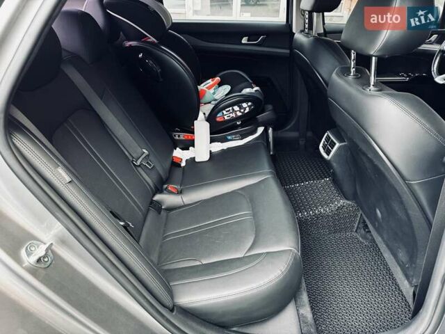 Серый Киа K5, объемом двигателя 2 л и пробегом 152 тыс. км за 21200 $, фото 35 на Automoto.ua