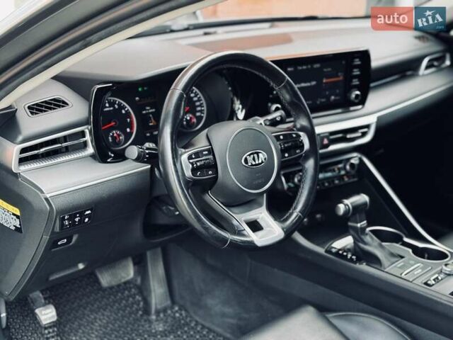 Серый Киа K5, объемом двигателя 2 л и пробегом 152 тыс. км за 19999 $, фото 21 на Automoto.ua