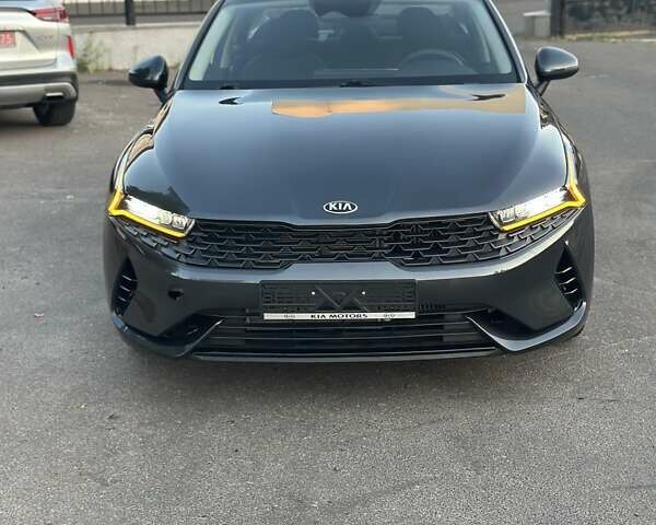 Серый Киа K5, объемом двигателя 1.6 л и пробегом 76 тыс. км за 21500 $, фото 3 на Automoto.ua