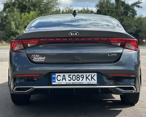 Серый Киа K5, объемом двигателя 1.6 л и пробегом 76 тыс. км за 21500 $, фото 27 на Automoto.ua