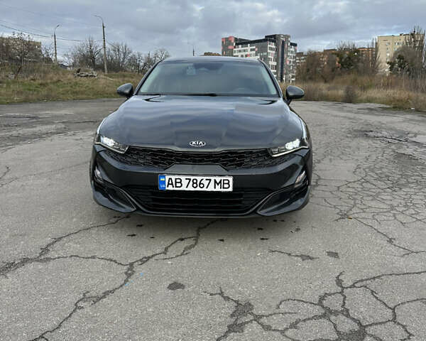 Серый Киа K5, объемом двигателя 2 л и пробегом 138 тыс. км за 20500 $, фото 2 на Automoto.ua