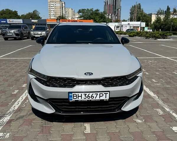 Серый Киа K5, объемом двигателя 1.6 л и пробегом 18 тыс. км за 24500 $, фото 3 на Automoto.ua