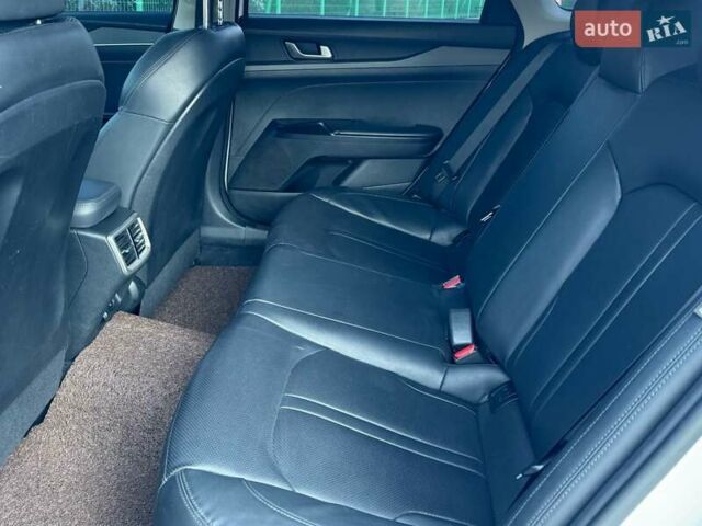 Серый Киа K5, объемом двигателя 2 л и пробегом 94 тыс. км за 20250 $, фото 14 на Automoto.ua
