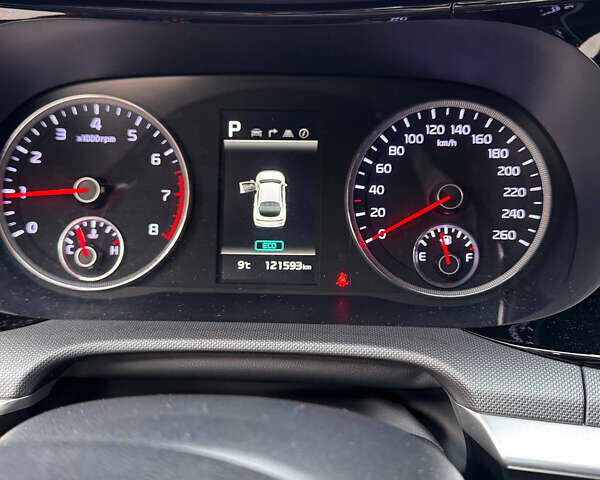 Серый Киа K5, объемом двигателя 2 л и пробегом 122 тыс. км за 23000 $, фото 12 на Automoto.ua