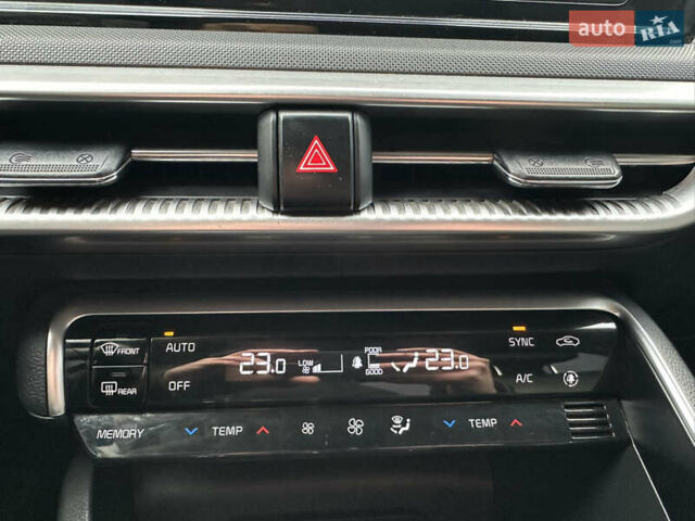 Серый Киа K5, объемом двигателя 2 л и пробегом 138 тыс. км за 20500 $, фото 12 на Automoto.ua