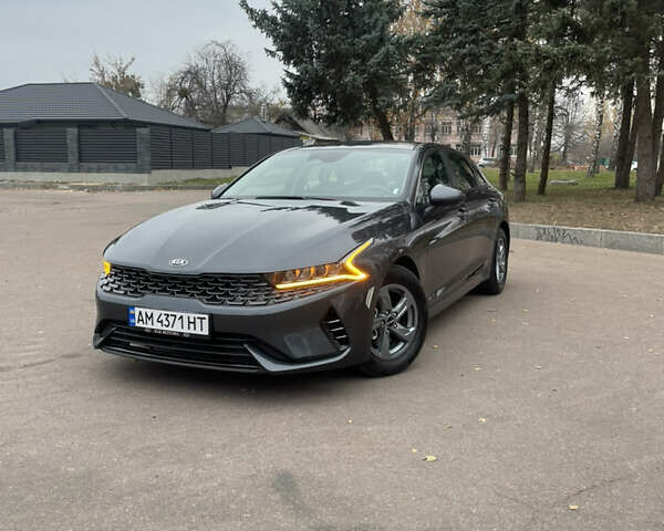 Серый Киа K5, объемом двигателя 1.6 л и пробегом 10 тыс. км за 19900 $, фото 1 на Automoto.ua