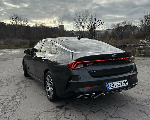 Серый Киа K5, объемом двигателя 2 л и пробегом 138 тыс. км за 20500 $, фото 3 на Automoto.ua