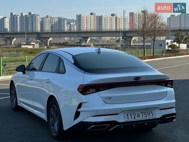Серый Киа K5, объемом двигателя 2 л и пробегом 94 тыс. км за 20250 $, фото 2 на Automoto.ua