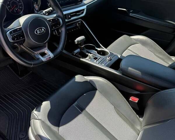 Серый Киа K5, объемом двигателя 1.6 л и пробегом 18 тыс. км за 24500 $, фото 5 на Automoto.ua