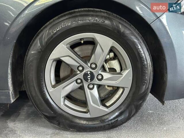 Сірий Кіа K5, об'ємом двигуна 1.6 л та пробігом 68 тис. км за 15999 $, фото 21 на Automoto.ua