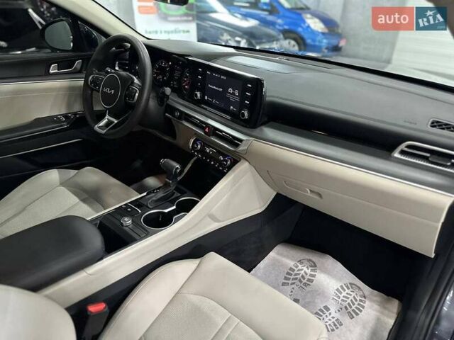 Сірий Кіа K5, об'ємом двигуна 1.6 л та пробігом 68 тис. км за 15999 $, фото 18 на Automoto.ua