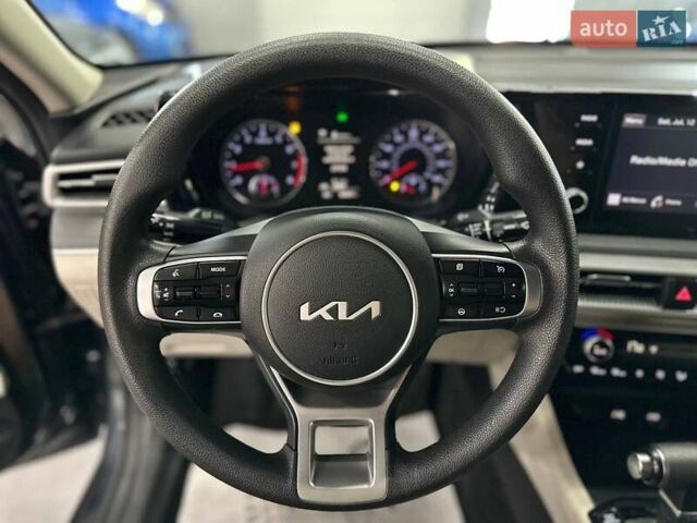 Сірий Кіа K5, об'ємом двигуна 1.6 л та пробігом 68 тис. км за 15999 $, фото 11 на Automoto.ua