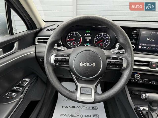 Сірий Кіа K5, об'ємом двигуна 1.6 л та пробігом 58 тис. км за 22600 $, фото 14 на Automoto.ua