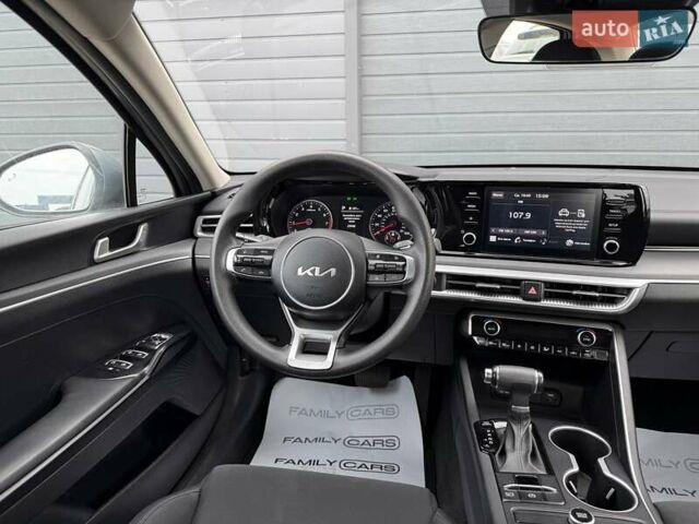 Сірий Кіа K5, об'ємом двигуна 1.6 л та пробігом 58 тис. км за 22600 $, фото 12 на Automoto.ua
