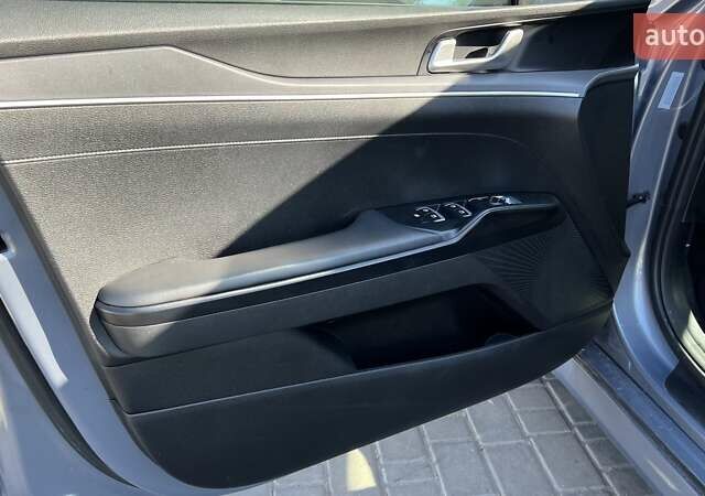 Сірий Кіа K5, об'ємом двигуна 1.6 л та пробігом 62 тис. км за 22600 $, фото 13 на Automoto.ua