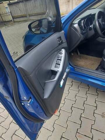 Синий Киа K5, объемом двигателя 2 л и пробегом 196 тыс. км за 10500 $, фото 12 на Automoto.ua