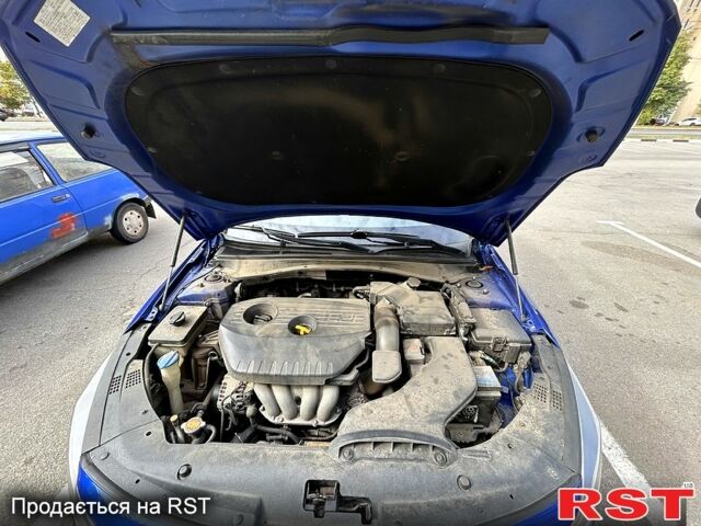 Синій Кіа K5, об'ємом двигуна 2 л та пробігом 288 тис. км за 11000 $, фото 5 на Automoto.ua