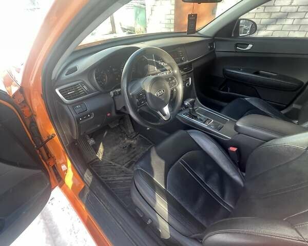 Помаранчевий Кіа K5, об'ємом двигуна 2 л та пробігом 465 тис. км за 9100 $, фото 4 на Automoto.ua