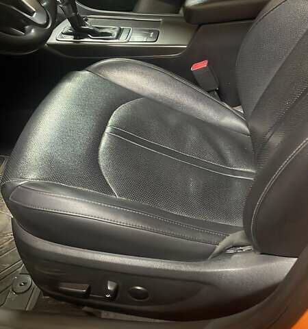 Помаранчевий Кіа K5, об'ємом двигуна 2 л та пробігом 465 тис. км за 9100 $, фото 2 на Automoto.ua