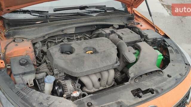 Помаранчевий Кіа K5, об'ємом двигуна 2 л та пробігом 495 тис. км за 9800 $, фото 5 на Automoto.ua