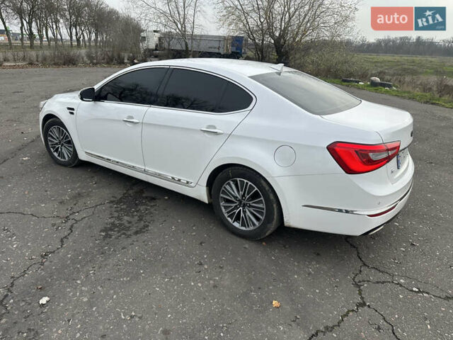 Белый Киа K7, объемом двигателя 3 л и пробегом 235 тыс. км за 11699 $, фото 5 на Automoto.ua