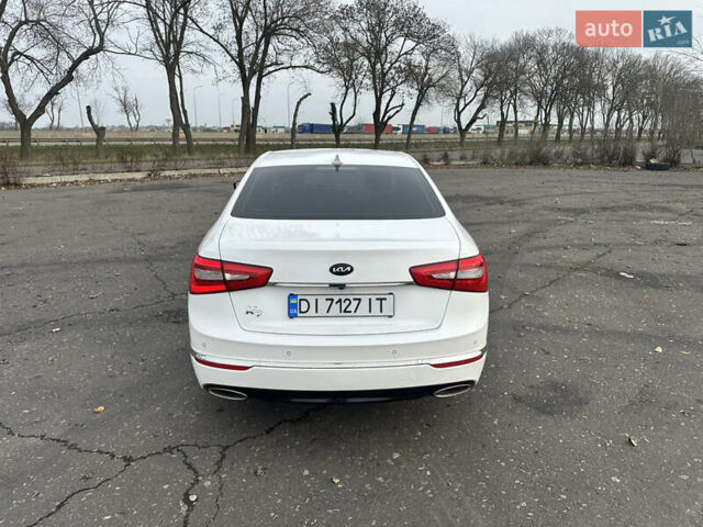 Белый Киа K7, объемом двигателя 3 л и пробегом 235 тыс. км за 11699 $, фото 7 на Automoto.ua
