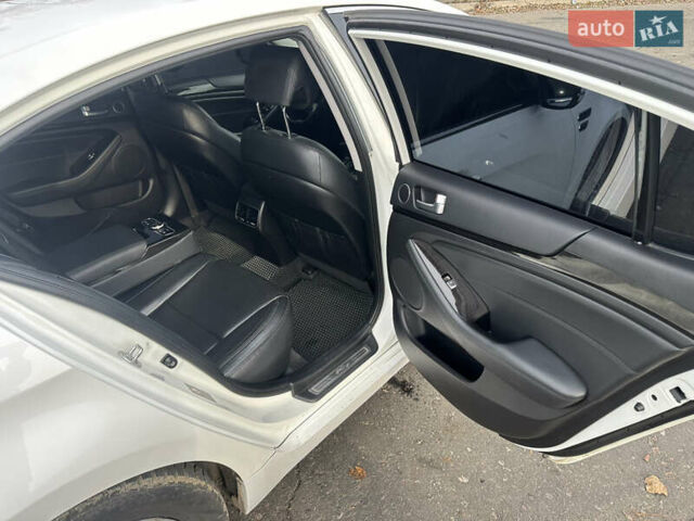 Белый Киа K7, объемом двигателя 3 л и пробегом 235 тыс. км за 11699 $, фото 24 на Automoto.ua