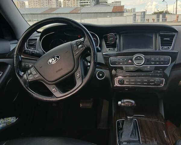 Белый Киа K7, объемом двигателя 3 л и пробегом 246 тыс. км за 11800 $, фото 18 на Automoto.ua