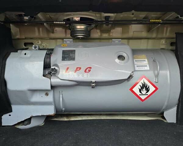 Білий Кіа K7, об'ємом двигуна 3 л та пробігом 187 тис. км за 10100 $, фото 18 на Automoto.ua