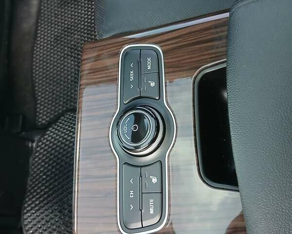 Белый Киа K7, объемом двигателя 3 л и пробегом 246 тыс. км за 11800 $, фото 17 на Automoto.ua