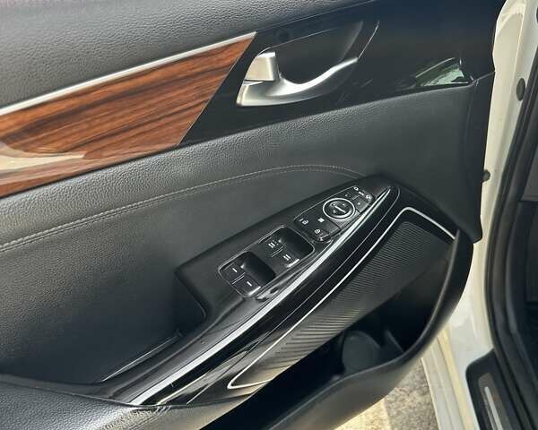 Белый Киа K7, объемом двигателя 3 л и пробегом 310 тыс. км за 13699 $, фото 12 на Automoto.ua